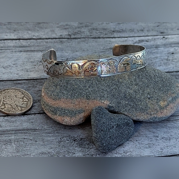 Vintage Navajo Signed Sterling & 12k Gold Storyteller Cuff Bracelet - Picture 6 of 10